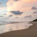 Czy można spać w namiocie na plaży? Sprawdź, co grozi za biwakowanie