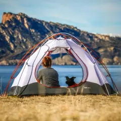 Co potrzebne pod namiot? Niezbędne rzeczy, które musisz zabrać