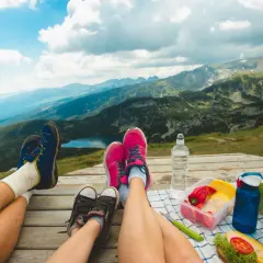 Jakie jedzenie w góry? Odkryj najlepsze przekąski na szlak