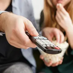 Jaki telewizor do kempingu? Wybierz idealny model do kampera