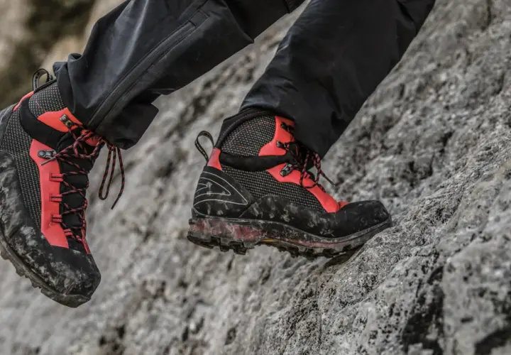 Jakie buty do trekkingu wybrać, aby uniknąć nieprzyjemności?