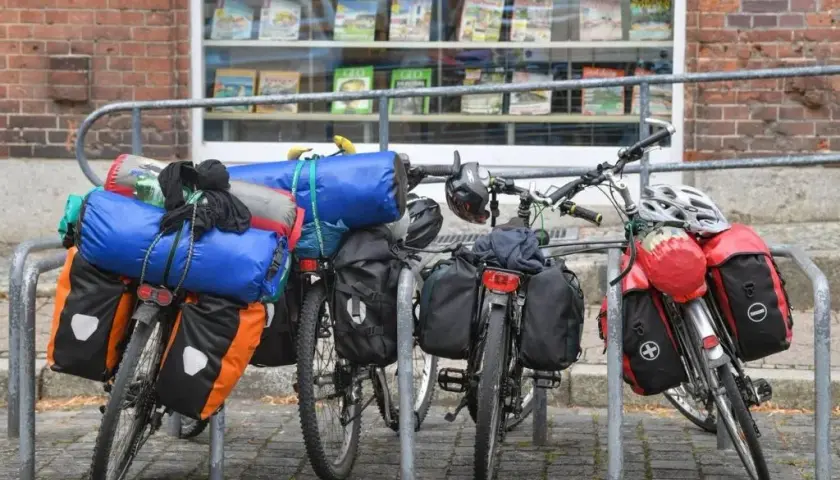 Jak spakować namiot na rower: uniknij błędów i zaoszczędź miejsce