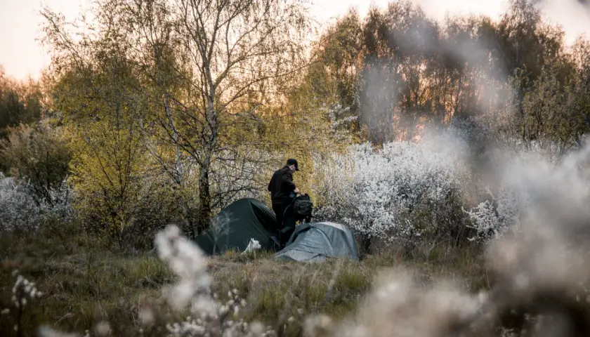 Gdzie pod namiot w Polsce? Odkryj najpiękniejsze miejsca do biwakowania