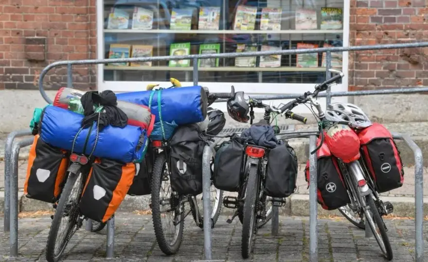 Jak spakować namiot na rower: uniknij błędów i zaoszczędź miejsce